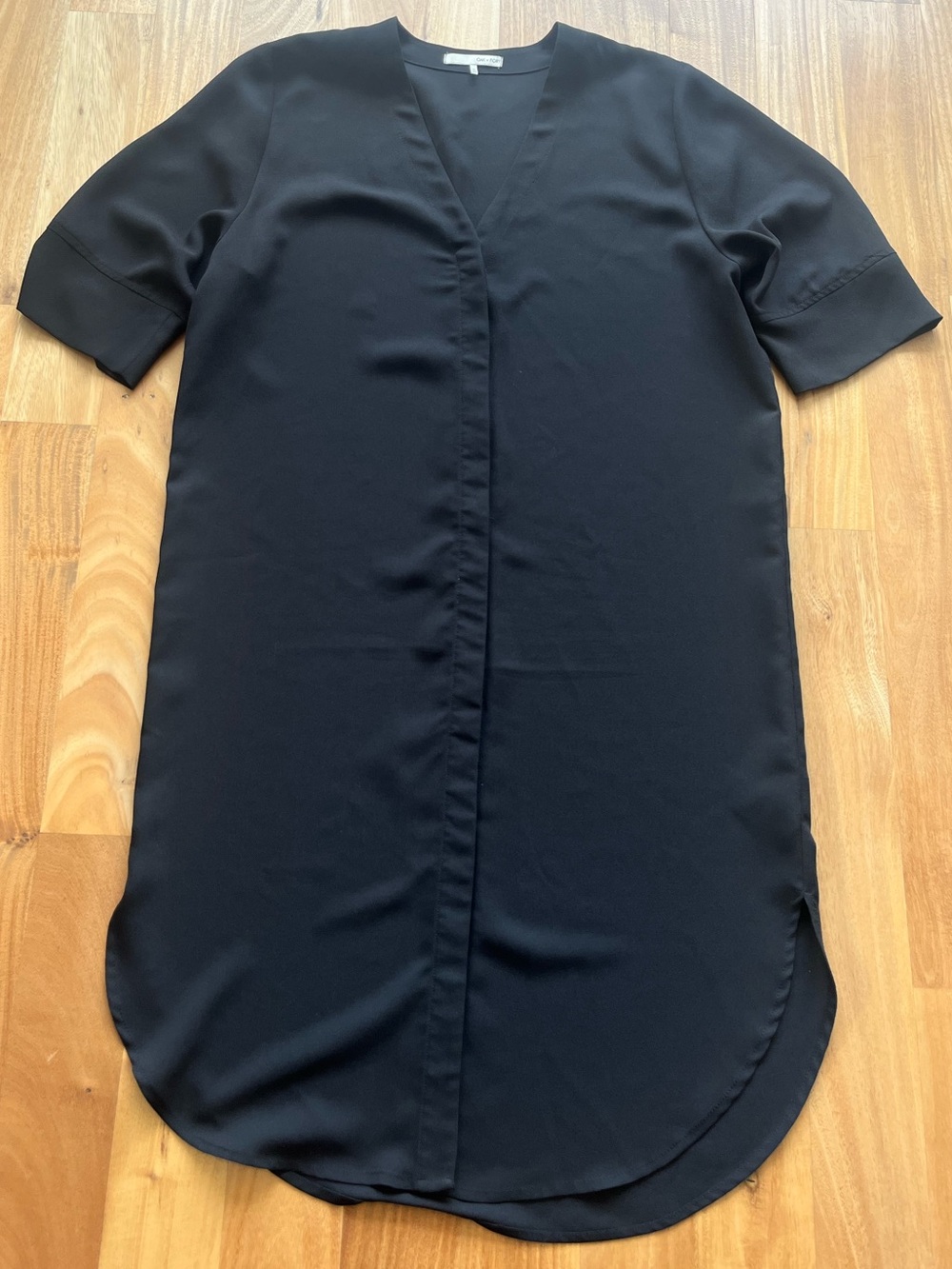 Oak + Fort black poly hidden buttons dress, medium, side slit, rounded hem, EUC